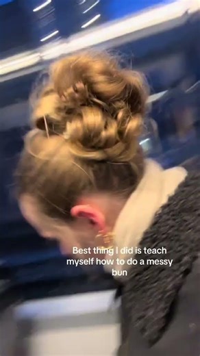 This Messy Bun Changed Everything 😭✨ jik.pennings #messybun #hairtok #fypシ゚ #hairbun #hairstyle