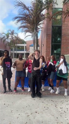 Hey Stranger w sum fans!