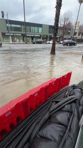 @Lynx Coffee why does the @CityofLosAngeles not do anything about this?? I’m sure we’re not the only businesses that have to close every time it rains!! TikTok, Help us get this to the right people please!! #lynxcoffee