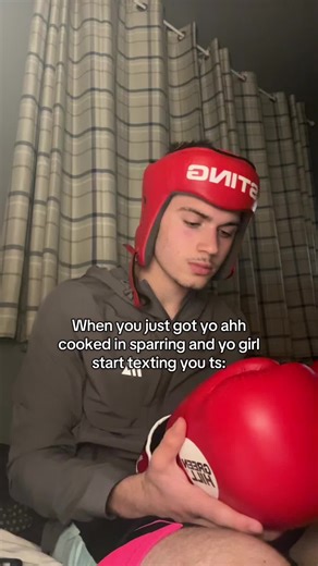 Sparring Fail: Boxer Gets Cooked While Texting Girlfriend