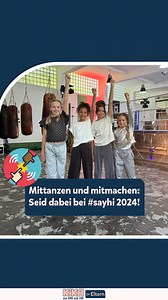 Für Freundschaft und gegen Mobbing: Darum geht es bei #sayhi. Familien, Vereine, Tanzgruppen und alle, die mitmachen wollen, tanzen zum Song "Mach dich locker" der Tanzalarm-Kids Laura, Nika, Viktoria und Sophia. Den Song und die Choreografie gibt es auf kika.de und im Link in unserer Bio. Und so macht ihr mit: 1. Schaut euch auf kika.de den Song und die Choreografie an. 2. Nehmt ein Video von euch, eurem Verein, eurer Tanzgruppe auf. 3. Ladet es auf kika.de hoch. Am 20. November zeigen wir dann