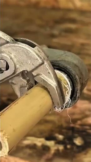 Removing rust from the inner surface of pipes to repair hoses and iron pipes damaged by corrosion