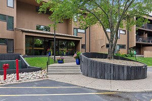 705 E Burnsville Pkwy #203, Burnsville, MN 55337 - MLS 6632136 - Coldwell Banker