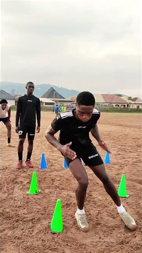 Agility drill! #football #ao2footballmasteryclass #soccer #youtubeshorts #shorts