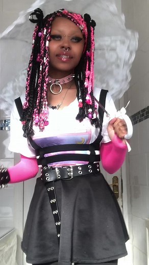 i’m so hot get so cold at the same time anyways here’s just an old draft #draculaura #monsterhigh #draculauramakeup #kingathena #blackcosplayer