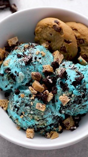 Whether you’re making this recipe for a birthday party or just because, Cookie Monster Ice Cream is guaranteed to delight any Sesame Street fan—and anyone who loves cookies! 🍪 It’s loaded with Oreos and chocolate chip cookies, and by using gel food coloring, you can even get the perfect Cookie Monster blue for the base! 💙 In terms of flavor, this ice cream is a little bit like the classic combination of cookies and milk, but in the form of rich, creamy ice cream 😋 #blogger #food #foodblogger 