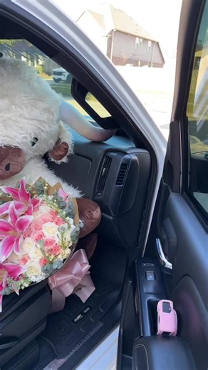 Isabel Hernandez on Instagram: "surprise her with a cow & lilies