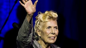 Joni Mitchell onstage