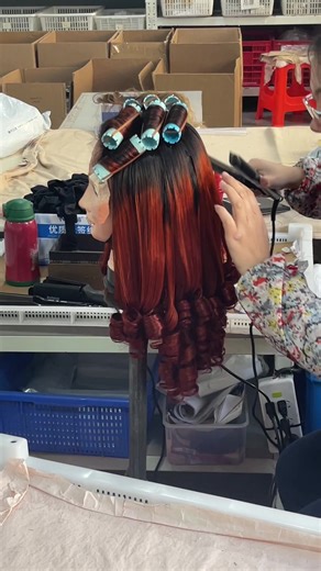 Hello everyone, I’m Daisy from Joywigshumanhairfactory. Please see our hairdresser working daily #wigfactory #wigtutorial #humanhairwig #curlyhairstyles #hairstyletutorial