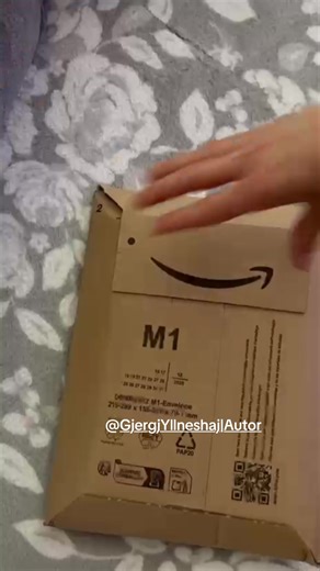 Çdo univers fsheh mistere… dhe çdo mister ka një histori. 📘 Misteret e Universit – libri i parë i botuar që kam porositur ndonjëherë. Autor: @Gjergj Yllneshaj | Autor Një libër për ata që duan të mendojnë, të pyesin dhe të zbulojnë 🌌 https://amzn.eu/d/5AxkLm6 #fypviral #albaniantiktok #shqiptar #shqiptaretneitali #viralvideos