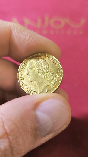 Louis XV, Louis d'or au bandeau 1770 Lille. Superbe exemplaire ! ⬇️ À retrouver ici ⬇️ www.anjou-numismatique.fr #numismatique #numis #collection #monnaie #Royale #or #numismatics #coin #coins #goldcoins #coinscollector #numismatiquepassion #coincollecting #numismatist #numismatica #gold #numismatik | Yohann Riou Anjou Numismatique
