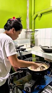 Hidden sound prank 😅 #Funny #funnytiktok #funnyprank #prankvideo #funnymoments #entertainment #sofunny #relax #fun #scarecam #scareprank #fyp #foryoupage #trending | Scare Pranks