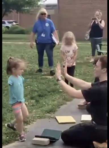 Man tries to high five an armless girl💀 | #funny #memes #shorts