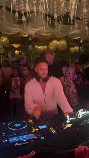 We’re gonna rise til we fall #jonasblue #desakitsune #bali #risejonasblue