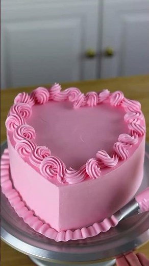 Making a Hello Kitty Cake #hellokitty #cakedecorating