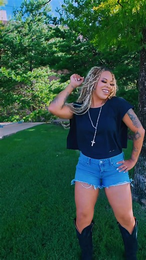 I’M FEELING LUCKY 🍀 Check out my new song with CUPID- THE LINE DANCE KING 👑 ‼️🔥