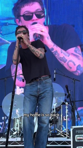 take me hooooooome #rolemodel #noplaceliketour #kansasanymore #sally #tuckerpillsbury (via @ava)