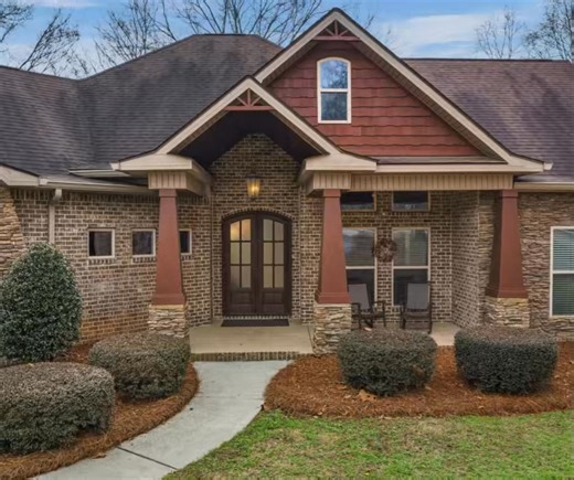 🏡 JUST LISTED! 1445 Clopine Lake Rd, Fort Valley, GA 15 acres with a pond, just 10 minutes from downtown Perry 🌿 This 3 bedroom, 2 bath home sits on just over 15 acres and offers lots of privacy convenient access to town. Inside, you’ll find an open floor plan with a kitchen featuring a large island, granite countertops, gas stove, and wine fridge. The living space flows into a formal dining room, connected by a double-sided fireplace 🔥 The primary suite includes private access to the back po