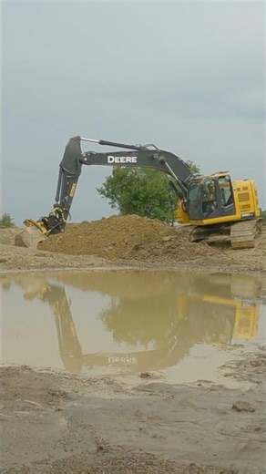 Excavation Reflection | John Deere Construction