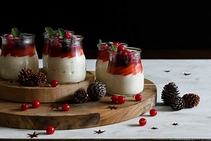 Mousse de yogur con frutos rojos, la opción de postre más suave para Navidad