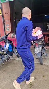 1.7M views · 39K reactions | Hôm nay Đặng Văn Phúc đã thất hứa tiếp đón quý khách hàng gần xa tại siêu thị đồ gỗ của Đặng Văn Phúc do đưa 2 mẹ con bị trầm cảm đi lạc về Lâm Đồng nên quý khách hoan hỷ Vui lòng bỏ qua cho. Trân trọng cảm ơn rất nhiều | Nội Thất Đồ Gỗ Đặng Văn Phúc | Facebook