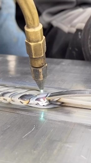 Lead welding at its finest @the_waterproofing_expert 🔥🔥 #weldporn #weldeverydamnday #welding #weldaddicts | Weldporn