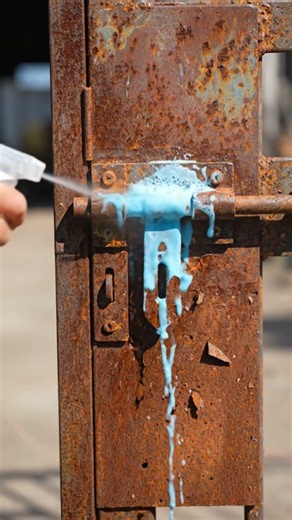 This Gate Latch Was Barely Recognizable… Until Now 😳 #transformation #cleaning #diy