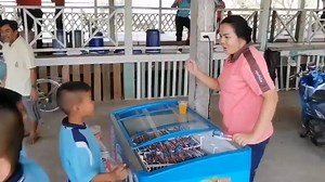 146K views · 5.6K reactions | 免費贈送冰品活動 必須要跟老闆尬舞一下 | 泰國清邁象 Chiang Mai Elephant | Facebook