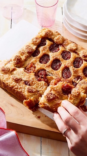 Pie bars > pie 🥧 For this picture-perfect (and picnic-perfect) pie bars, we combine strawberries and fresh peaches with a buttery homemade crust. The jammy fruit filling is summertime in a bite 🌞 Berry & Peach Pie Bars with Homemade Crust is on the menu the week of 7/31. Link in bio! . . . . . . . . . . . #marleyspoon #marthastewart #baking #bakingrecipes #pie #peachpie #desserttable #dessert #desserttable #feedfeedbaking #strawberry #peach #summerdessert #recipe #foodie #foodstagram #fruity |