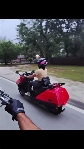 I was running late for bingo! This is a 2007 Honda Helix. Quite the opposite from my turbo Harley😆