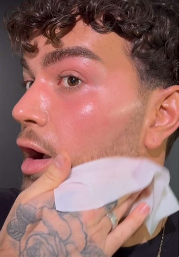 Essential Makeup Wipe & Cleanser for Hydrated Skin