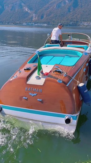 BATMAN🦇Riva Super Aquarama 2x320 hp V8 GM Riva 🔥 #batman #rivayacht #luxury #speedboat