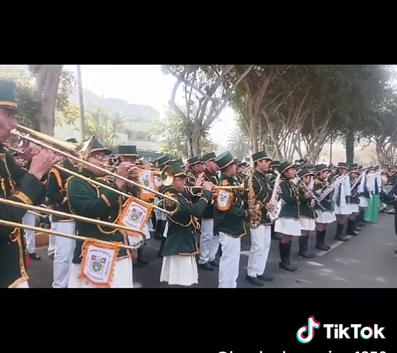 Desfile Escolar con Banda en La Molina