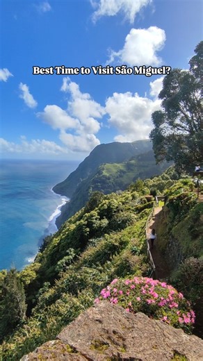 When is the Best Time to Visit São Miguel? 👇🏼🤗 The largest island in the Azores archipelago is a destination that blends stunning natural beauty with unforgettable experiences. Since the climate here is quite mild — not too hot or too cold — you can enjoy outdoor activities all year round! 🌸 Spring (March to May): Pleasant temperatures and more affordable prices — perfect for outdoor adventures and lakeside picnics. 🐳 You can spot whales year-round in the Azores, but spring brings some spec