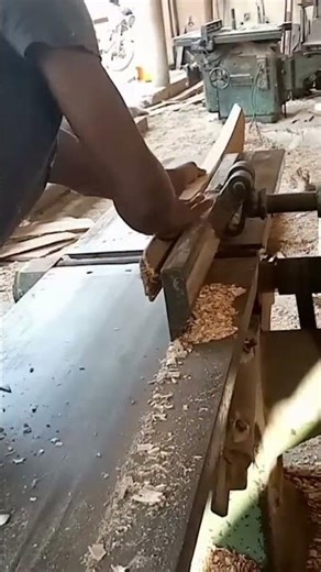A MACHINE FOR WOOD PLANING