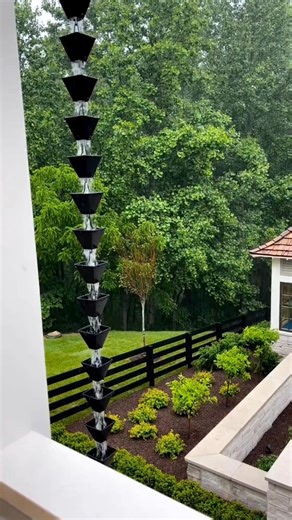 Why Japanese Use Rain Chains Instead of Pipes 😳