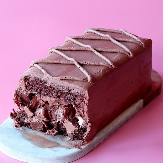 Make this milky way mousse cake if chocolate is your everything. 💕🍫 | Sugar Fix