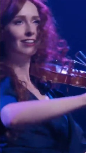 Téir Abhaile Riú Fiddle Duel | Celtic Woman