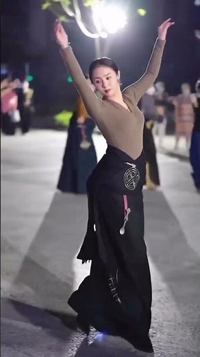 아름다운 티베트 무용수 || beautiful Tibetan dance performance || 美しいチベット舞踊のパフォーマンス ||