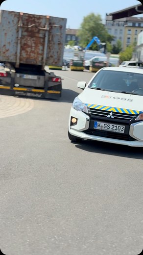 German Security Service GmbH – Sicherheit in Bewegung! 🚨 Unser Firmenfahrzeug ist nicht nur ein Symbol für Zuverlässigkeit, sondern auch täglich im Einsatz für Ihre Sicherheit. Revierfahrten gehören zu unseren zentralen Dienstleistungen – regelmäßig, flexibel und rund um die Uhr. Unsere Leistungen auf einen Blick: ✅ Revier- und Kontrollfahrten ✅ Objekt- und Werkschutz ✅ Alarmintervention ✅ Schließ- und Öffnungsdienste ✅ 24/7 Notruf- und Serviceleitstelle ✅ Individuelle Sicherheitslösungen für P