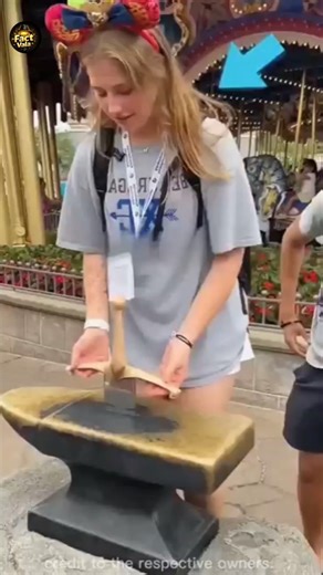 Is Talwar Ko Koi Kyun Nahi Nikaal Paata? 🤯#shorts