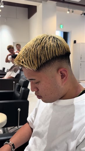 金髪抜きっぱなしのクルーカット特集