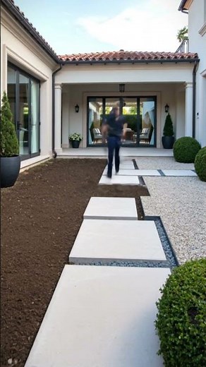 Giardino ristrutturato con patio elegante