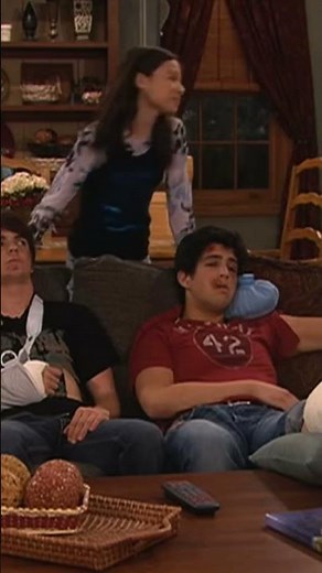 Drake And Josh Megan’s First Kiss the boys feel so touched #drakeandjosh #nickelodeon #comedy #funny