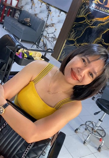 Haircut bob dengan poni wispy bangs