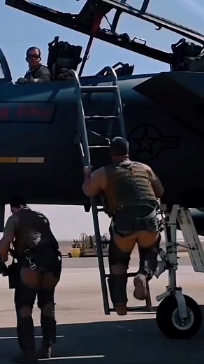 8.6K views · 805 reactions | F-15 Pilots Training 酪酪 Follow me IG for more video 﫡 #f15 #f15strikeeagle #usnavy #usairforce #navyseal #aviation #aviationlovers #avgeek #avgeeks #aviationdaily #aviationtiktok #aviationlife #pilot #pilotsoftiktok #pilotslife #military #militarylife #jet #plane #guys #boysplanet #boys #fypシ゚viral #fyp #fypage #foryou #foryoupage | Aviation Lover | Facebook