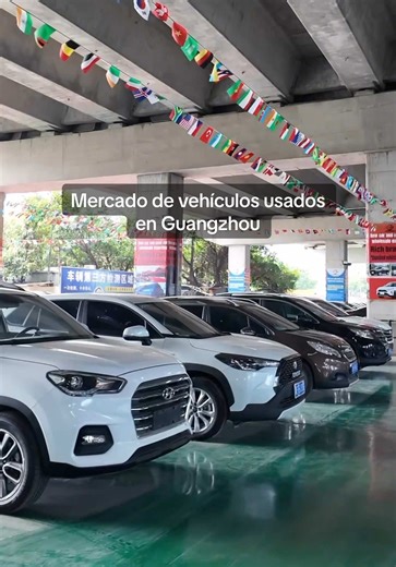 Mercado de vehículos usados en Guangzhou, China