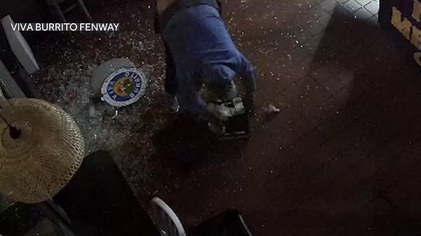 Thieves target Boston restaurants, steal cash after smashing windows
