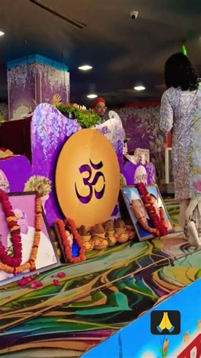 Revered Shri Maharaj Ji arriving for the sermon #aniruddhacharyajimaharaj #anirudhacharyajikeupay...