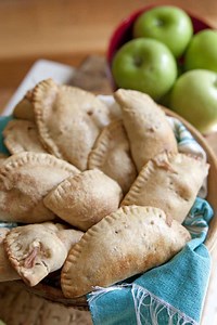 Baked Apple Empanadas (Empanadas de Manzana)